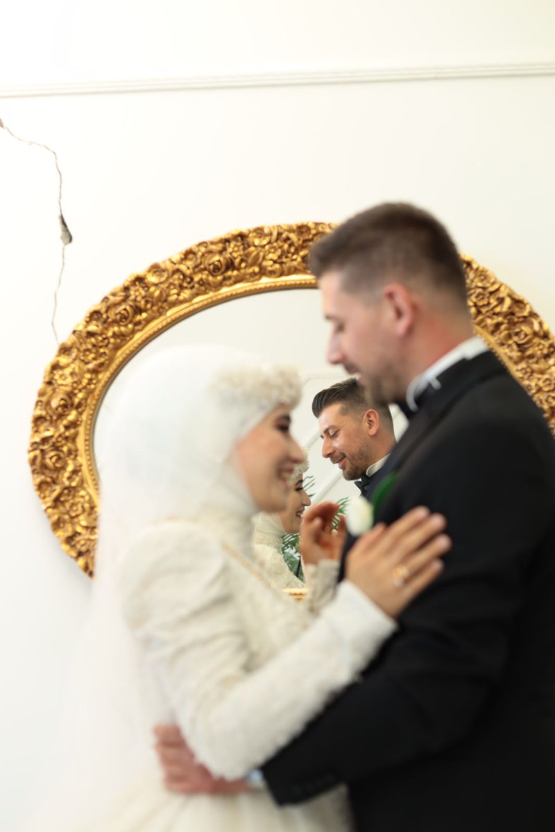 Birbirimize bakarken, dünya bize hiç bu kadar güzel gözükmemişti 🖤
<a href="/Mstfylmz_61/">Mustafa Yılmaz</a>