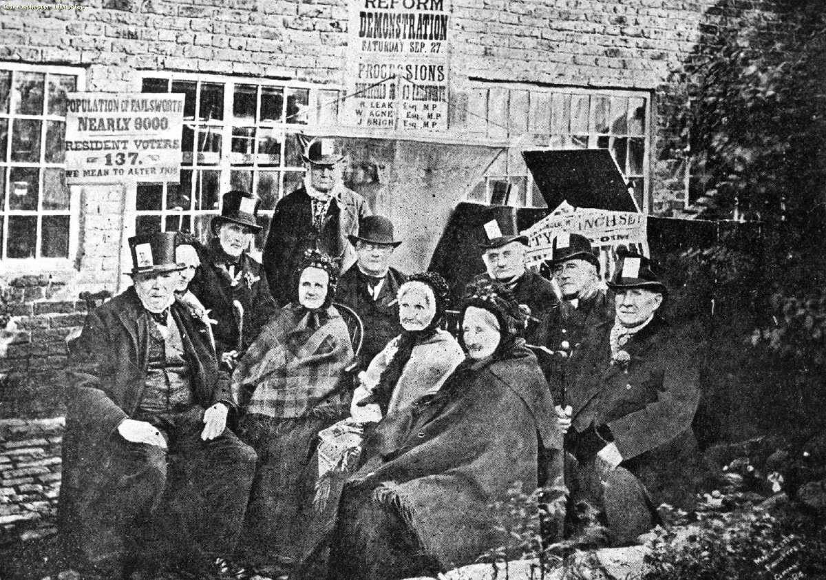 On the anniversary of Peterloo, one of my favourite 19th-century photographs, of Peterloo veterans at Failsworth in 1884, still advocating parliamentary reform: flic.kr/p/adezDq