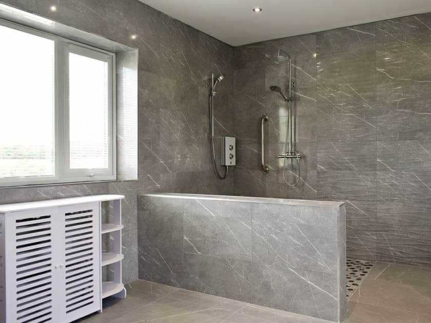 NEW - Co Durham - Wheatley HIll
Miners Meadow. Purpose built #accessible cottage, profiling beds, #ceilinghoist, beautiful grounds.
For more info see CHuC website: bit.ly/3mgVKAj