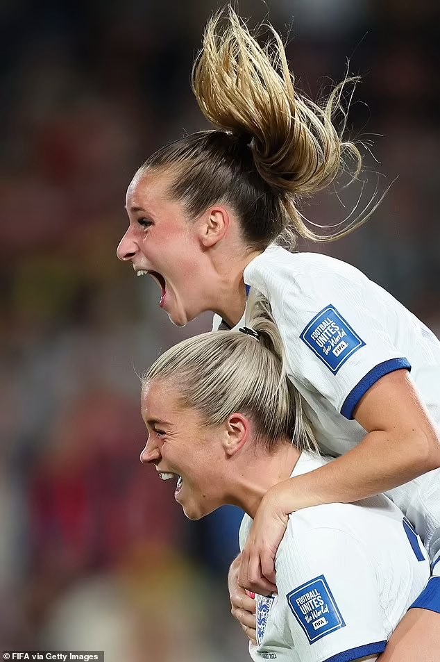 These two….. COME ON ENGLAND…. Get in there ladies… can’t wait for the final… #LionessesDownUnder #ENGAUS #englandfootball #muafc