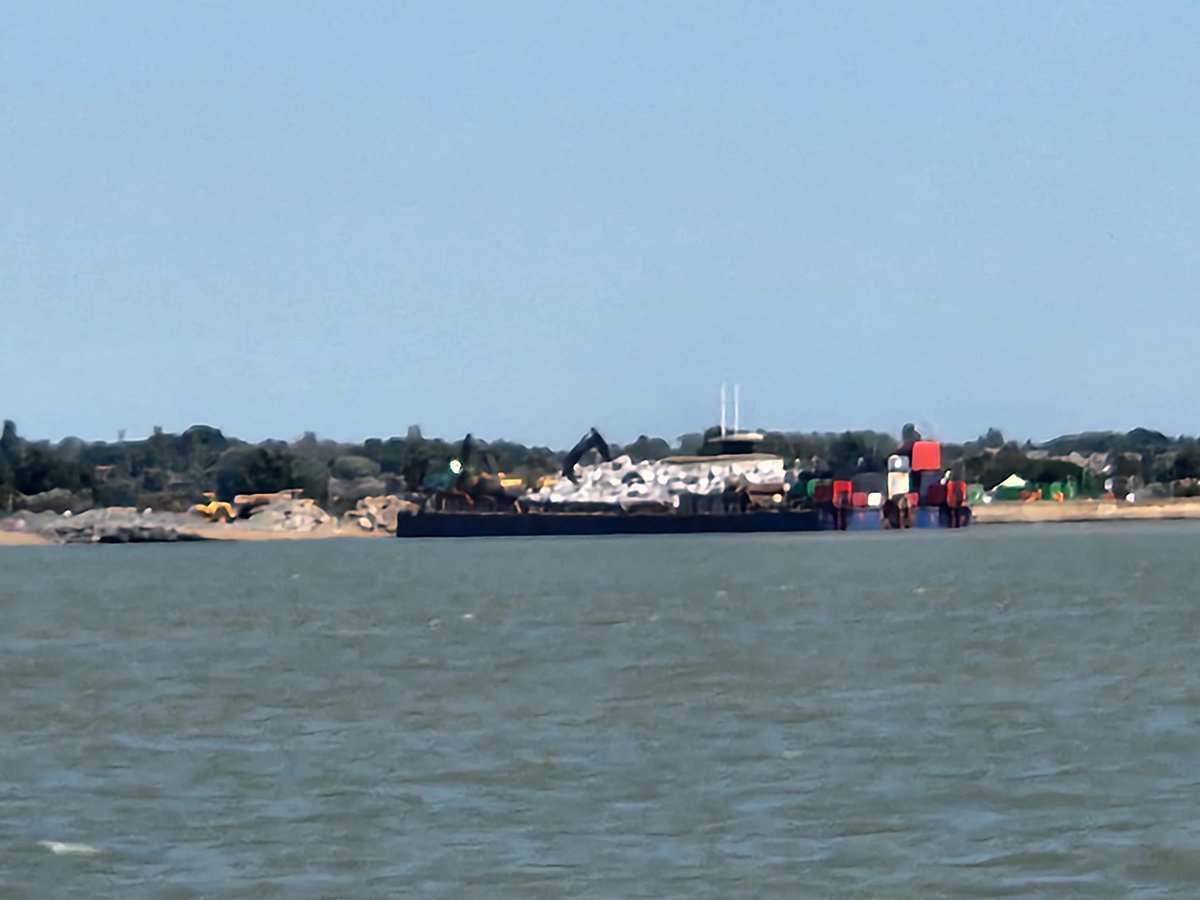 ian ruffles (@capt_pb) on Twitter photo <a href="/Thamescraft/">Thamescraft Drydock</a> Sophia D working hard putting loaded stone barge on the beach at Jaywick <a href="/Thamescraft/">Thamescraft Drydock</a> Sophia D working hard putting loaded stone barge on the beach at Jaywick