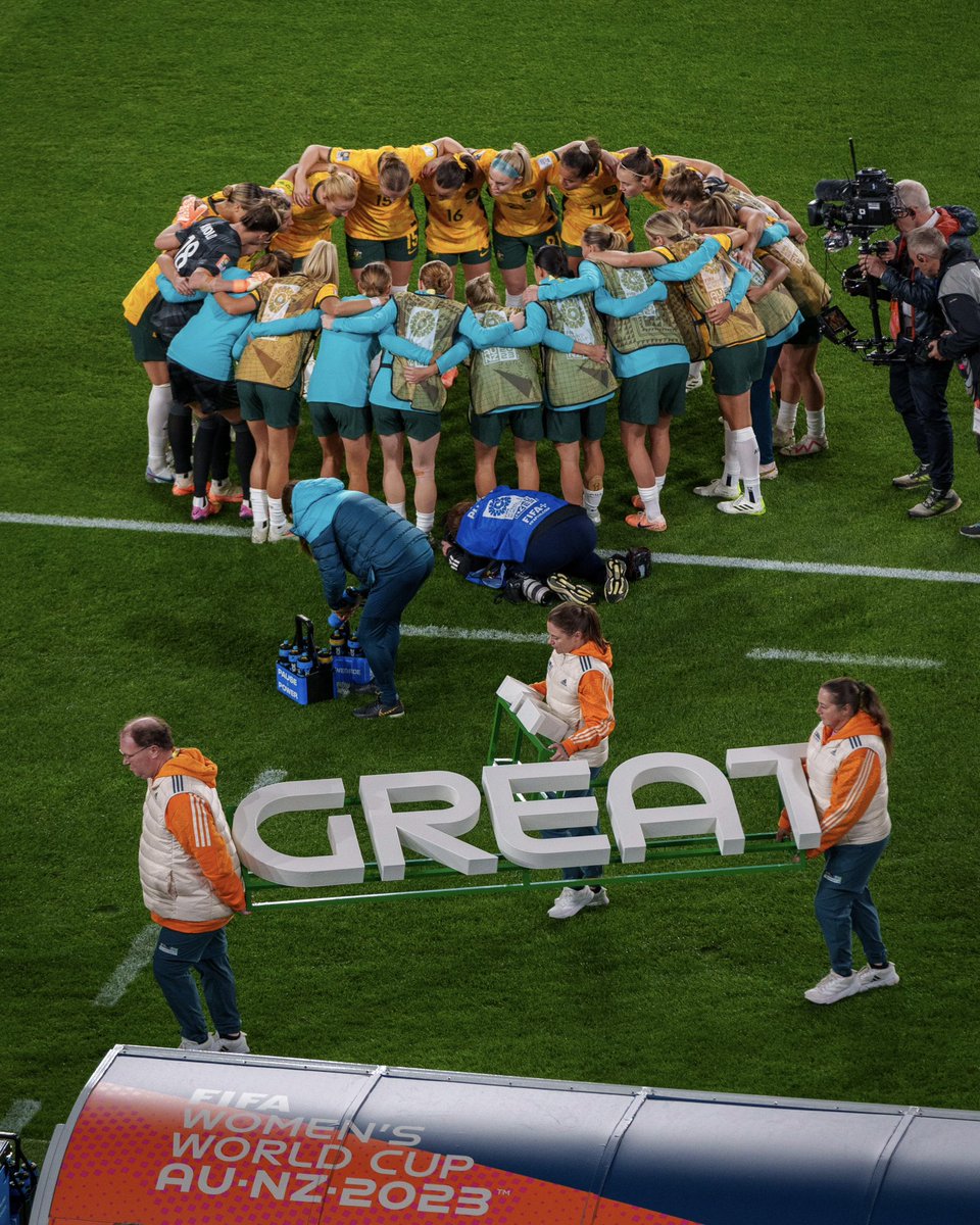 AlboMP's tweet photo. 👏 @TheMatildas are an absolute inspiration. 

You’ve shown incredible skill, ferocity and flair, and a camaraderie that defines what it means to play team sport. https://t.co/khWWWoiV22