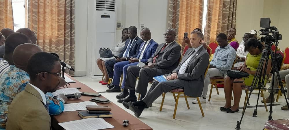 FrancoisTraore7's tweet photo. Ce 16 août 2023, l'Ambassadeur Derek MITCHELL, Président du NDI et le Directeur Afrique @ChrisFomunyoh , en visite de travail en Côte d'Ivoire, soutiennent l'engagement citoyen pour des elections locales apaisees, ici à la conférence de presse du COSCEL-CI - INDIGO https://t.co/GsthGzaDOH
