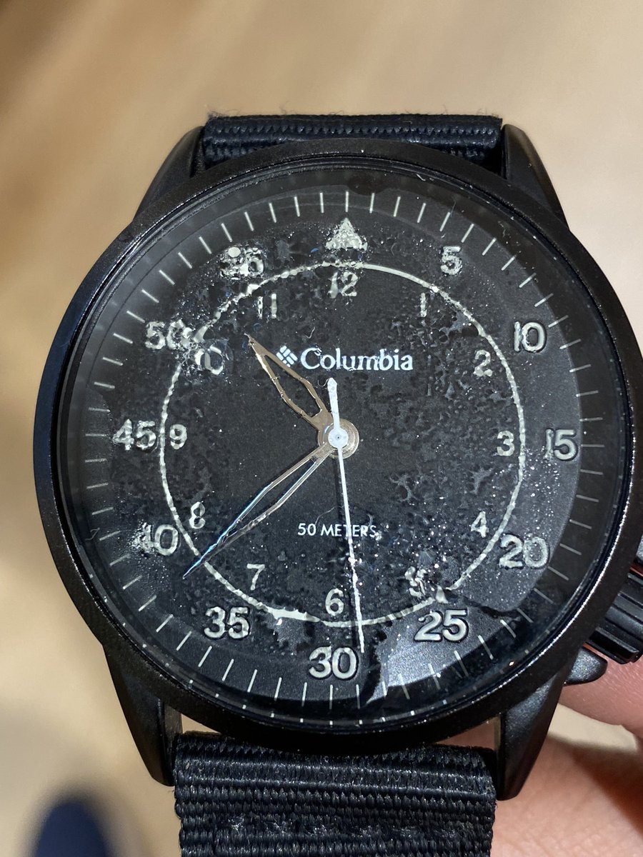 A @columbia Watch of 50 mts diving resistance after the first shower 😒