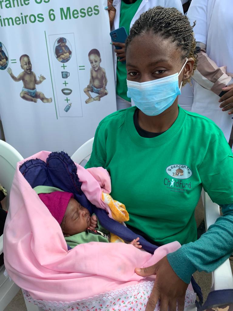 ChildFundMoz's tweet photo. During the National Breastfeeding Week, ChildFund, through its local partner REENCONTRO, trained 14 community activists with aiming at disseminating messages about maternal and child health. These activists come from 7 neighborhoods within ChildFund's area of operation. https://t.co/ovXvik4Vaj