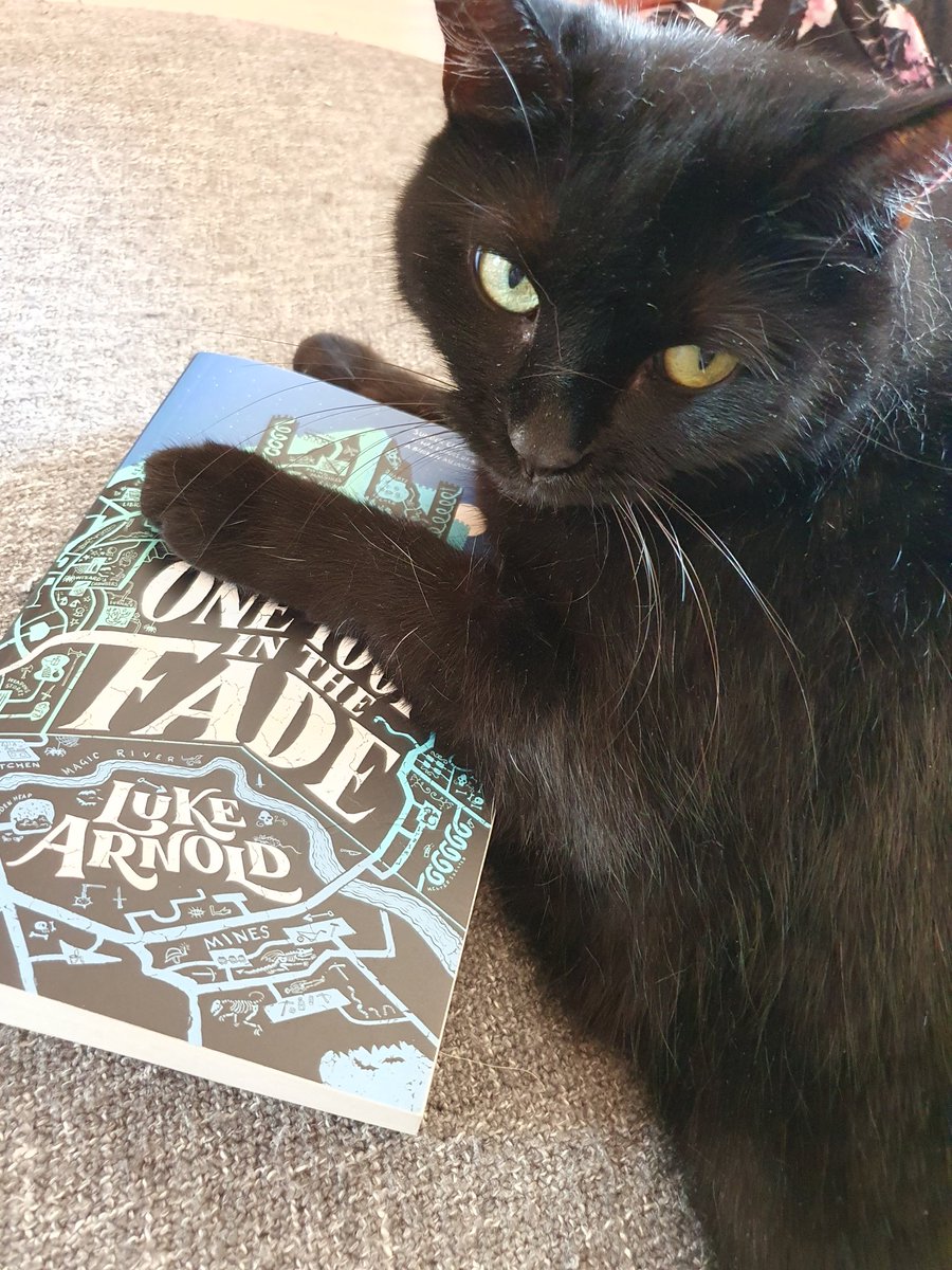 Tiofrean's tweet photo. Mads approves and so do I โค๏ธ๐ Such a good series! And a perfect way to find all your soft spots and cry like a loon over fictional characters๐ Good job, sir @LongLukeArnold
#FetchPhillips #LukeArnold #SunderCity #OneFootInTheFade #books #mustread https://t.co/4f3K79vCAn