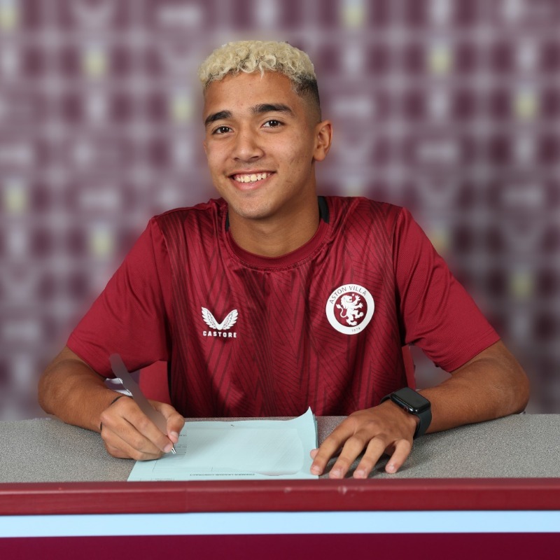 AVFCOfficial's tweet photo. Aston Villa is pleased to announce the signing of exciting Egyptian talent, Omar Khedr, from Zed FC! ✍️

!يسر أستون فيلا أن يعلن عن توقيع الموهبة المصرية الشابة عمر خضر من زد إف سي 🇪🇬