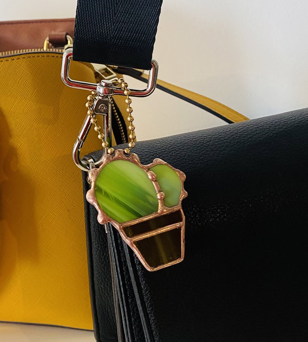 glassarqat's tweet photo. 🚨✨GIVEAWAY✨🚨

Tente ta chance de remporter 3 (TROIS) mini vitraux  🦕🧁🌵

Pour participer, au Québec ou partout ailleurs,  il faut ➡️ FOLLOW + RT ⬅️

Tirage au sort le 26 août
Bonne chance! https://t.co/hdpLHemu8u
