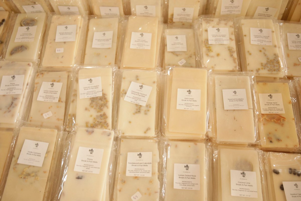 DaisyIfYouDoCo1's tweet photo. We have SO many amazing Organic Soy Wax Melts to choose from and they all smell A M A Z I N G! ✨ https://t.co/56U6Fiu44n