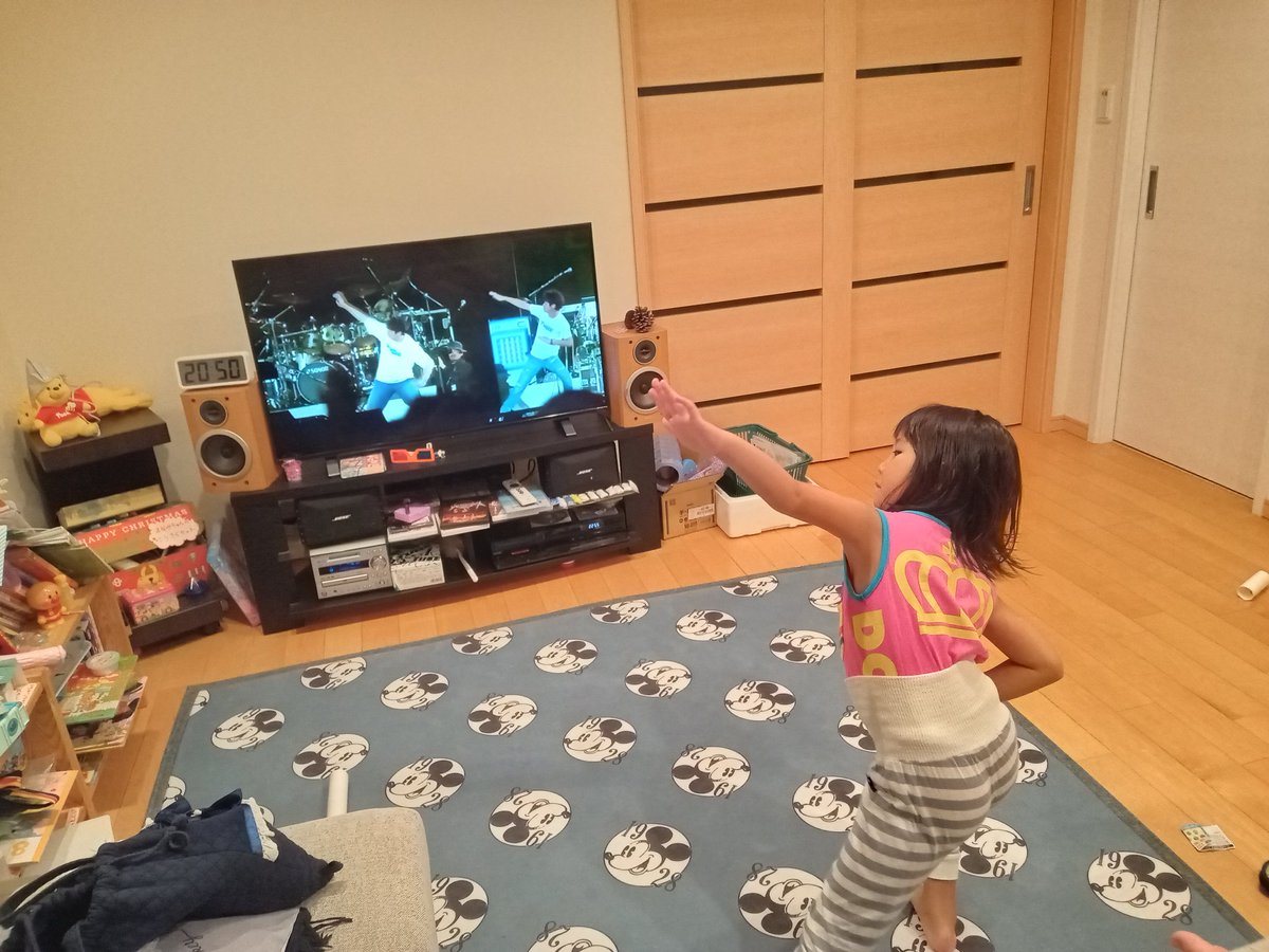 shuu_3310's tweet photo. さてさて、残り10日で覚えられるか?
つか、夏番長歌ってもらいたい。彼女の気に入りポーズあるから
#TUBE
#WeTUBE
#夏やろうの夏 https://t.co/xy6VbSZe1m