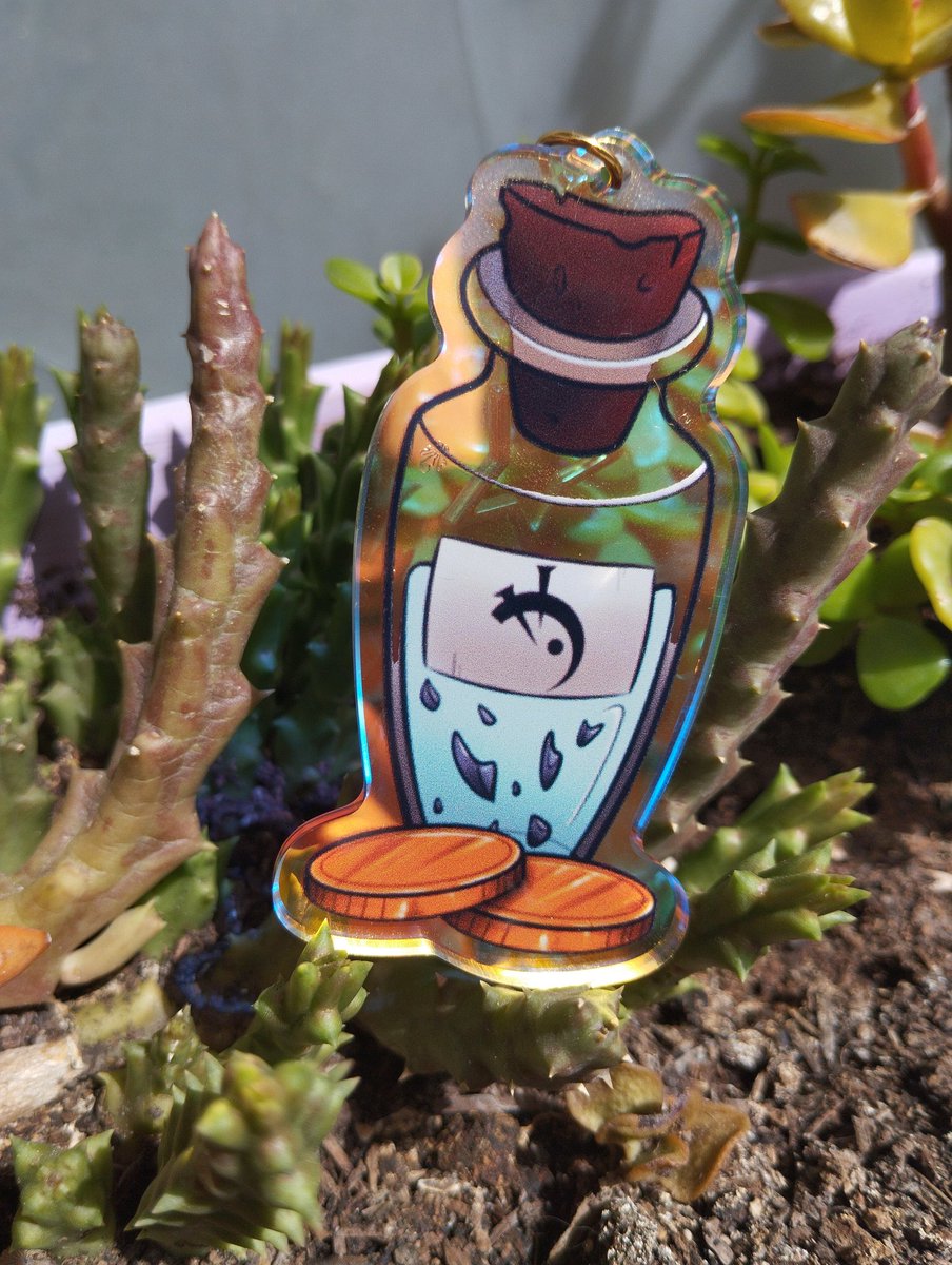 insidiuu's tweet photo. Hola amigos del #cosmere
Me quedan algunos llaveros de estos modelos a la venta! Los de #atium se acabaron súper rapido, gracias a todos💖 he pedido más para volver a reponer stock.
Podéis encontrarlos en mi Ko-Fi o mándame un MD! #mistborn #brandonsanderson #nacidosdelabruma https://t.co/4cZ78fNMdY