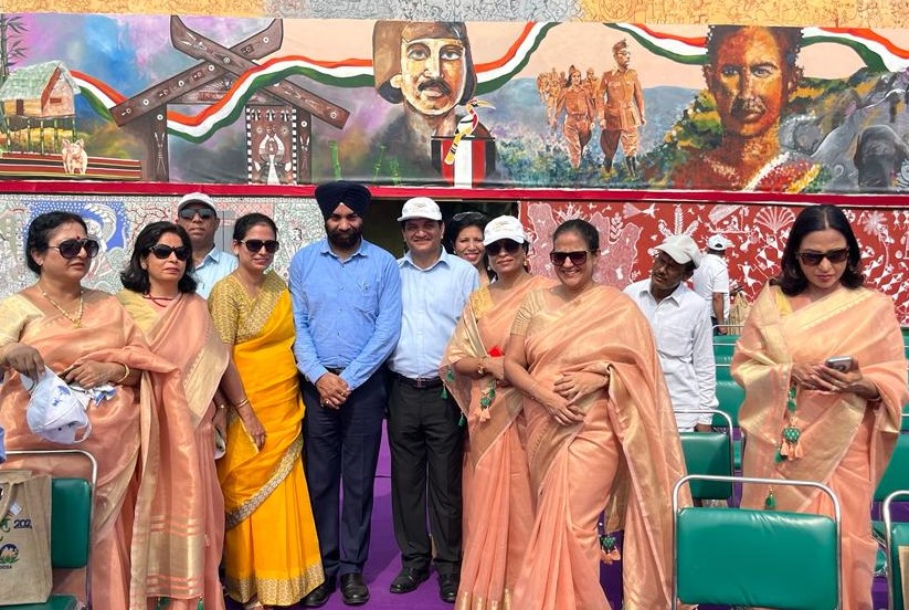 #NationFirstAlwaysFirst  #SpecialGuestIDC 

Special Invitee Teachers from CBSE affiliated schools celebrating true spirit of freedom at Red Fort.