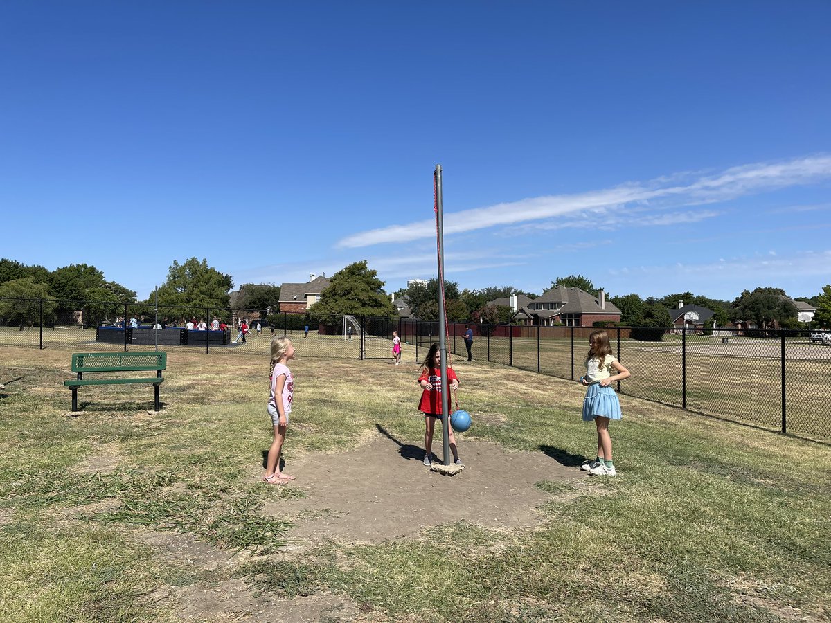 hart7911's tweet photo. Recess yesterday was wonderful ❤️ #WeAreEddins #LegacyLife #eddins #eddibselem @TabithaPressne1 @PennyORear https://t.co/V7IkngE136