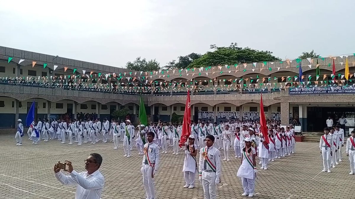 ManojKumarVidy9's tweet photo. Flag code awareness activity J N V DHAMTARI (CG) https://t.co/H2e7zSq50Z