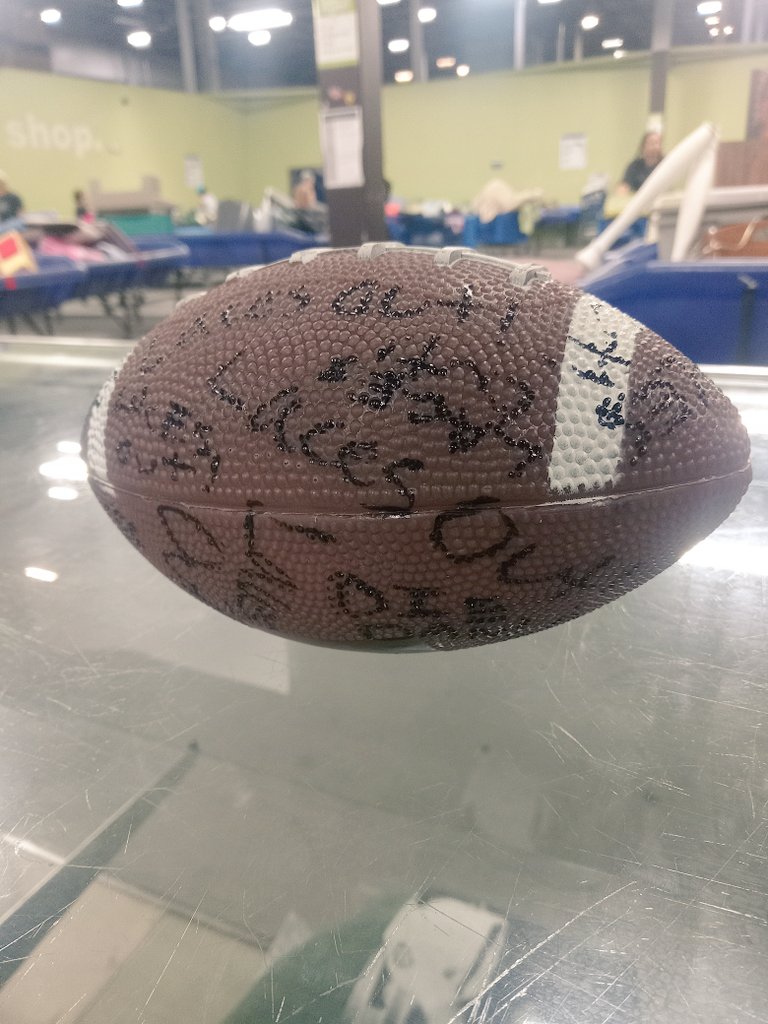 wallydubz's tweet image. Found at work.
#LacesOut