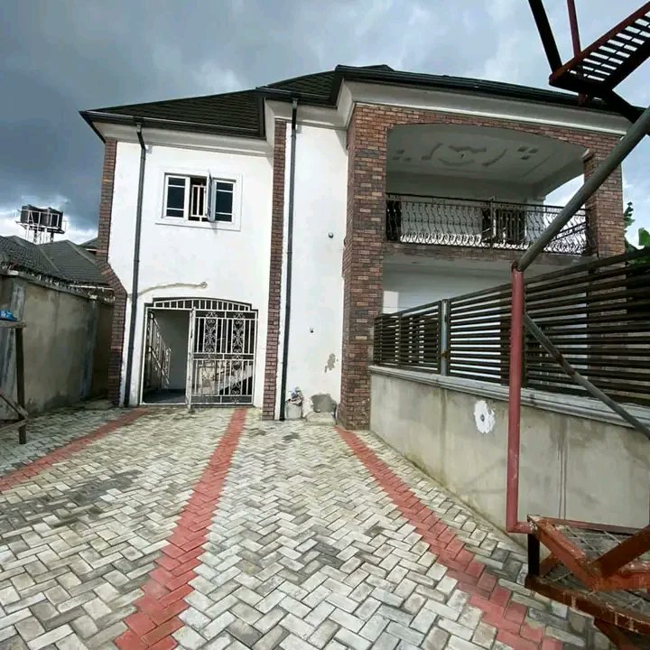 Homigon_ng's tweet photo. NEWLY BUILT TWIN 3 BEDROOM DUPLEX FOR SALE
Location: Elelenwo, Port Harcourt 🇳🇬
Price: 60Million Naira (for both units)
Live in one unit and earn passive income by renting the other unit.
Features:
✅ Security house ✅ Interlock compound ✅ Spacious rooms ✅ All rooms en-suite https://t.co/jcvcAwyQpL