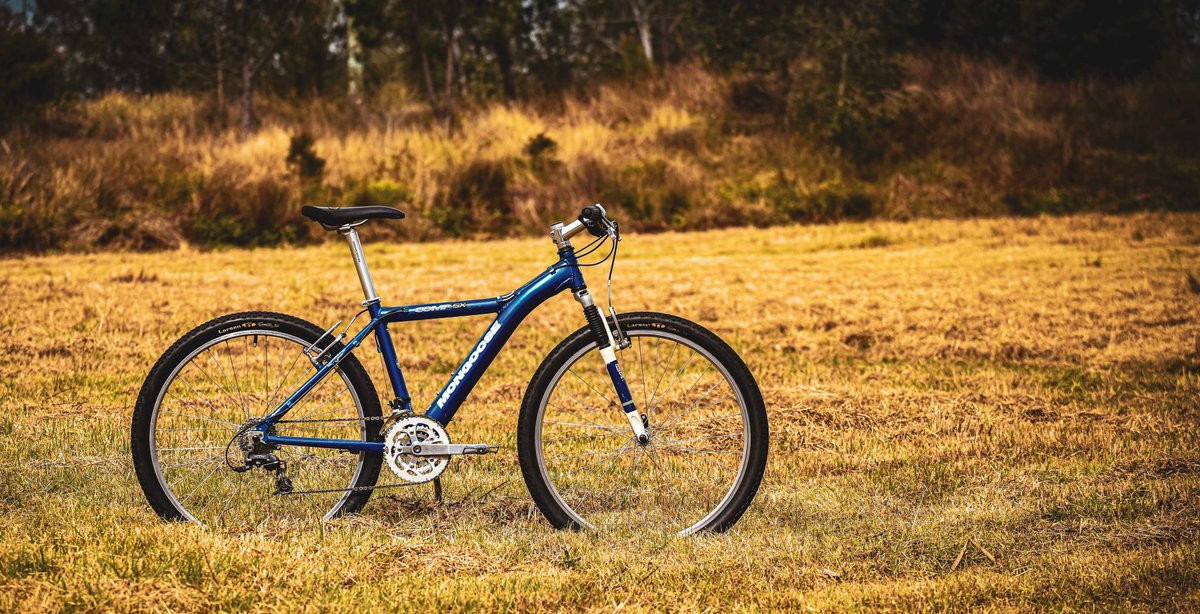 Latest restoration, Mongoose Comp SX #srmtb #sydneyretromtb #mongoose #retromtb #mongoosecompsx @RockShox @ShimanoMTB @maxxistires #shimanoxtr #rockshoxindyc #jdmp @Mongoose