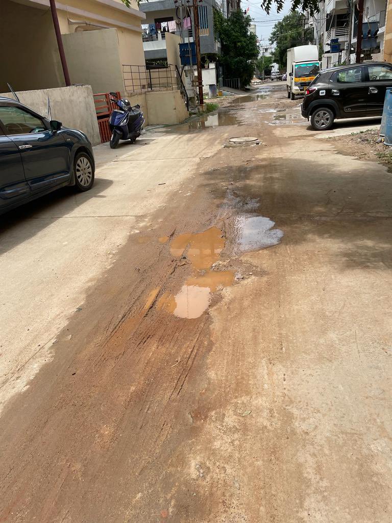 BALU_BMD's tweet photo. Recently, a family rushing home due to ongoing rains fell prey for these potholes and got hospitalised with injuries. Dear @KTRBRS anna, request your help here please https://t.co/GYTqSkcwyY
