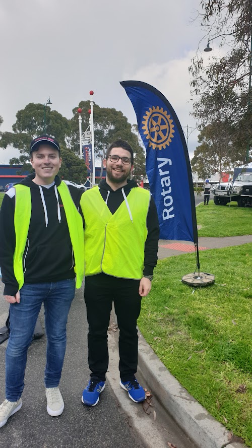 Quite a chilly day, but an amazing turnout at this month's Whitehorse Farmers' Market!! We always love sending some members down to help out 😇

#Whitehorse #WhitehorseRotaract #RotaractAustralia #Rotaract #createhopeintheworld #farmersmarket #freshfood #whitehorsefarmersmarket