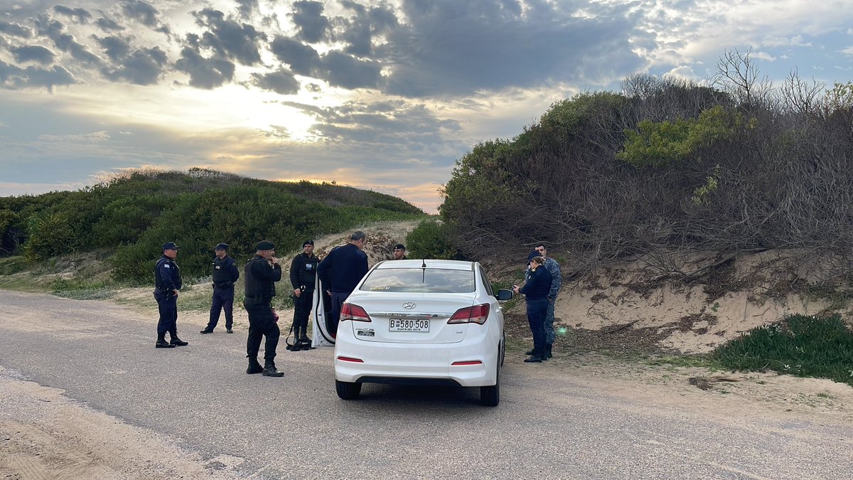 rofredapunta's tweet photo. Seguimos buscando a Vale desde ayer. Con todo lo que se pueda buscar. La
Zona
Fue rastrillada sin descanso. Policía y prefectura. Siguen x tierra agua y aire El ex novio declaró y estuvo en el lugar anoche con la policía. Solo incertidumbre, angustia y agradecimiento. https://t.co/AEvrG8mJlS