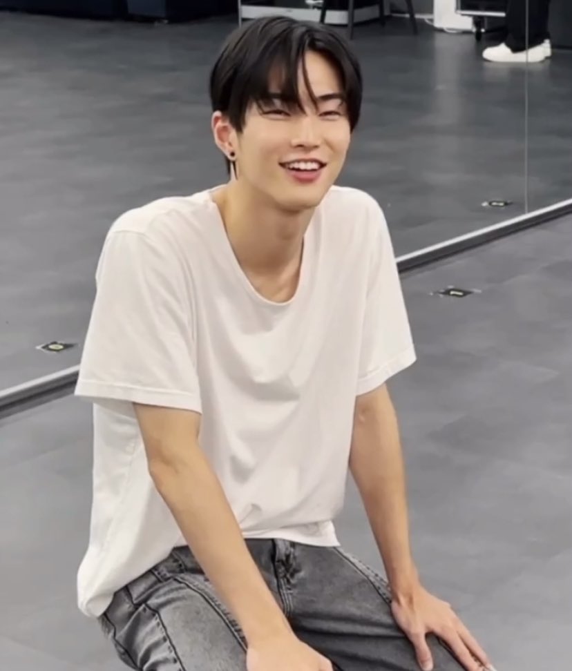 taroistheone's tweet photo. his smile his smile his smile https://t.co/EGSwHHdIYk