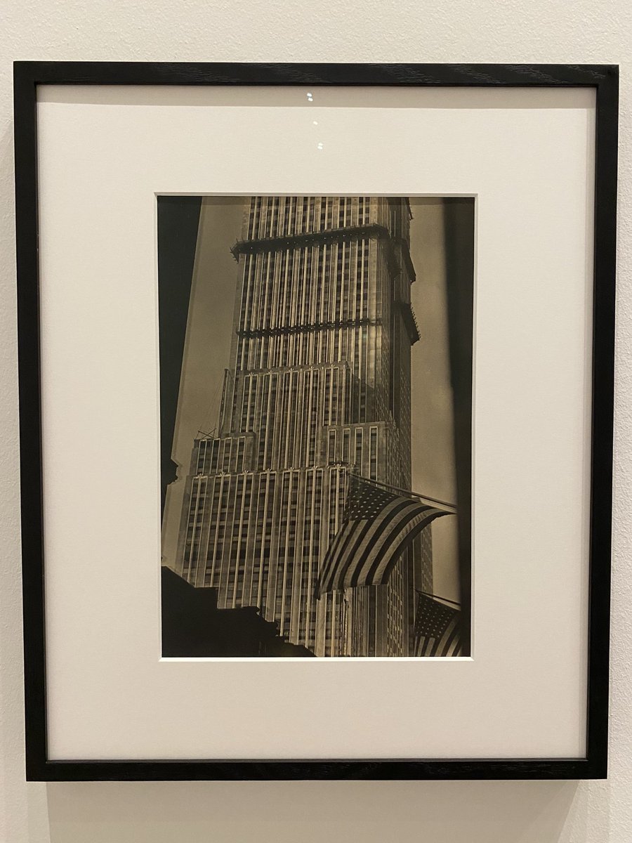 X_Mas1's tweet photo. Magnifique exposition de photos du XXe siècle au @Palazzo_Grassi #Chronorama https://t.co/3HN4k4oXeO