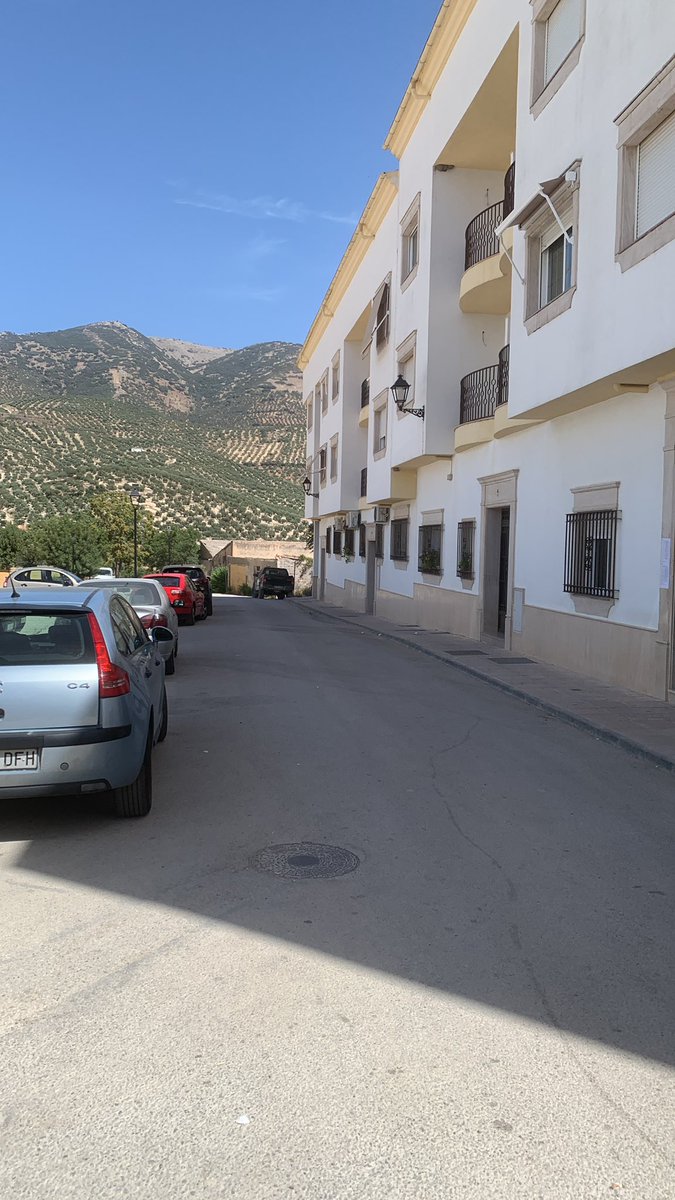 J.A.J.D. (@juanantjimenez) on Twitter photo Que en el 2023 veamos esto en las calles aun… <a href="/losvillaresjaen/">Los Villares Jaen</a> a ver si el ayuntamiento empieza a multar y a trabajar sobre la ley animal <a href="/abydajaen/">Abyda Jaen</a> <a href="/dipujaen/">Diputación de Jaén</a> <a href="/arconatura/">Arconatura Linares</a> <a href="/asoc_felican/">Asociación FeliCan</a> 
P.d: tras las fotos han llevado el coche mas abajo, pero el perro seguía enjaulado sin agua Que en el 2023 veamos esto en las calles aun… <a href="/losvillaresjaen/">Los Villares Jaen</a> a ver si el ayuntamiento empieza a multar y a trabajar sobre la ley animal <a href="/abydajaen/">Abyda Jaen</a> <a href="/dipujaen/">Diputación de Jaén</a> <a href="/arconatura/">Arconatura Linares</a> <a href="/asoc_felican/">Asociación FeliCan</a> 
P.d: tras las fotos han llevado el coche mas abajo, pero el perro seguía enjaulado sin agua