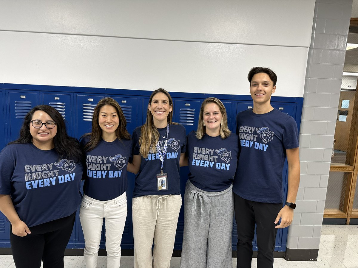 DrJoyceKim's tweet photo. Our amazing EL team is ready for our students!!! @KnightsofPHS @MrsHainesELL @KacperZyra https://t.co/7JJOtZ518D