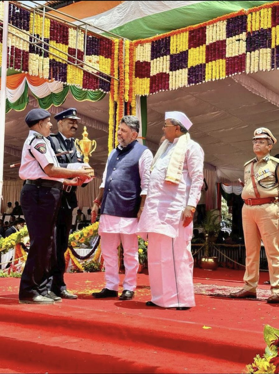 Our #TrafficWarden Contingent won 3rd place during the 77th Independence day parade held at the FM Manekshaw Parade Ground. @CPBlr @Jointcptraffic @blrcitytraffic @DCPTrEastBCP @DCPTrWestBCP @DCPTrNorthBCP @DCPSouthTrBCP