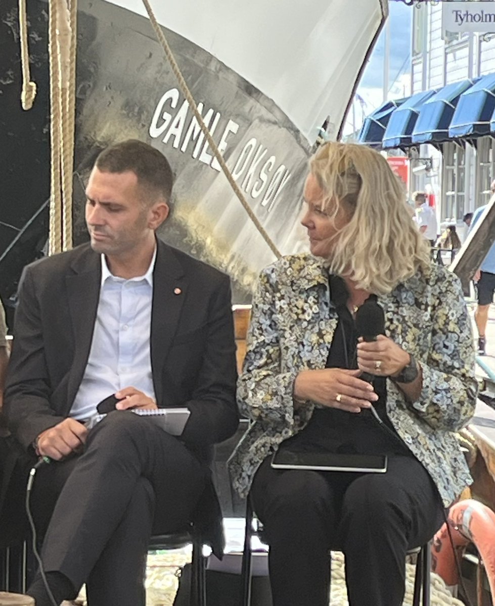 Øystein Gilje (@ogilje) on Twitter photo Tre stikkord for gode partnerskap mellom skoler og høyere utdanning/lærerutdanningen
Involvering av praktikeren - tidlig
Involvering - i alle faser av prosjektet
Involvering - på ulike måter
Professor <a href="/tsproitz/">Tine S. Prøitz</a> ved <a href="/USN_info/">USN</a> har første innledning på viktig samtale om samarbeid Tre stikkord for gode partnerskap mellom skoler og høyere utdanning/lærerutdanningen
Involvering av praktikeren - tidlig
Involvering - i alle faser av prosjektet
Involvering - på ulike måter
Professor <a href="/tsproitz/">Tine S. Prøitz</a> ved <a href="/USN_info/">USN</a> har første innledning på viktig samtale om samarbeid