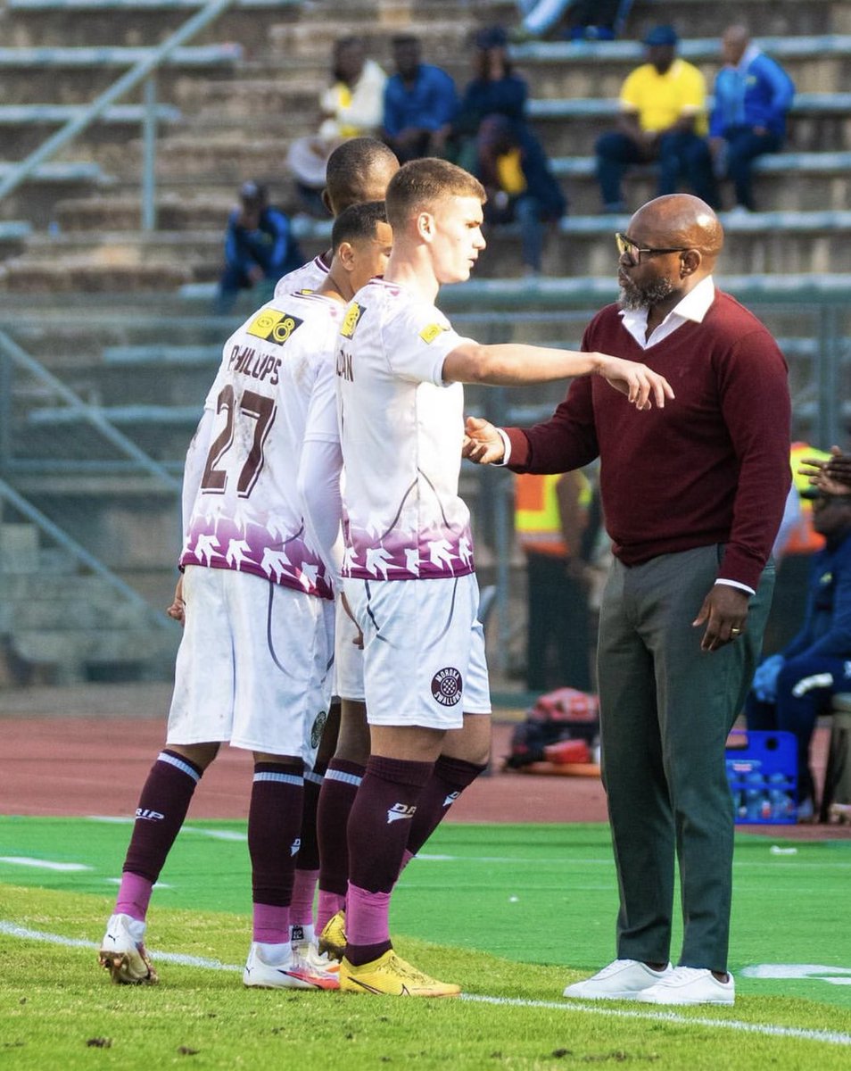 One of the key characteristics of the coach is to improve players, even the smallest detail.

Take players where they can't take themselves. ⚽

Lalela ngo @komphelasteve
khululeka his methods balances tactics and individuals requirements, ilanga lonke💯

Mnandi blind🍬