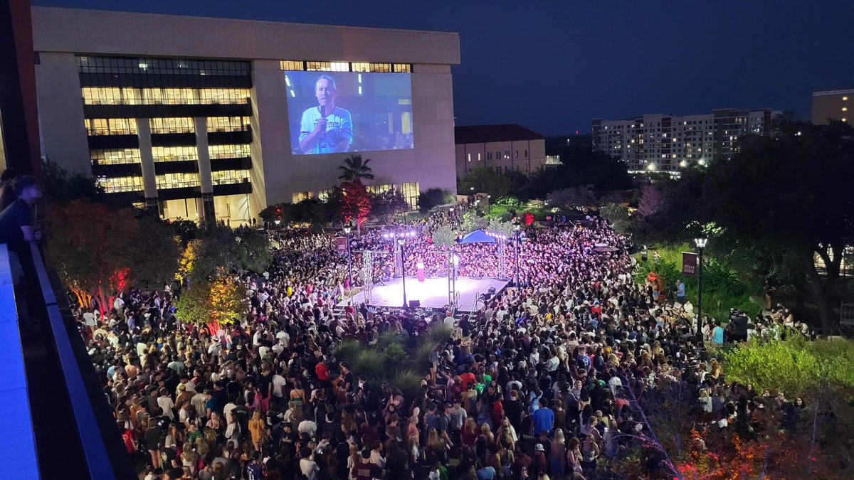 victoriagblack1's tweet photo. Class of 2027 started their college career with Jumpstart last night and I can't wait to see them Jump in the river when they complete their TXST degree! πΎπΎπΎ
8K new Bobcats launching their academic journey @txst. Welcome home. π«Άπ½ https://t.co/Q6d3SncA7C
