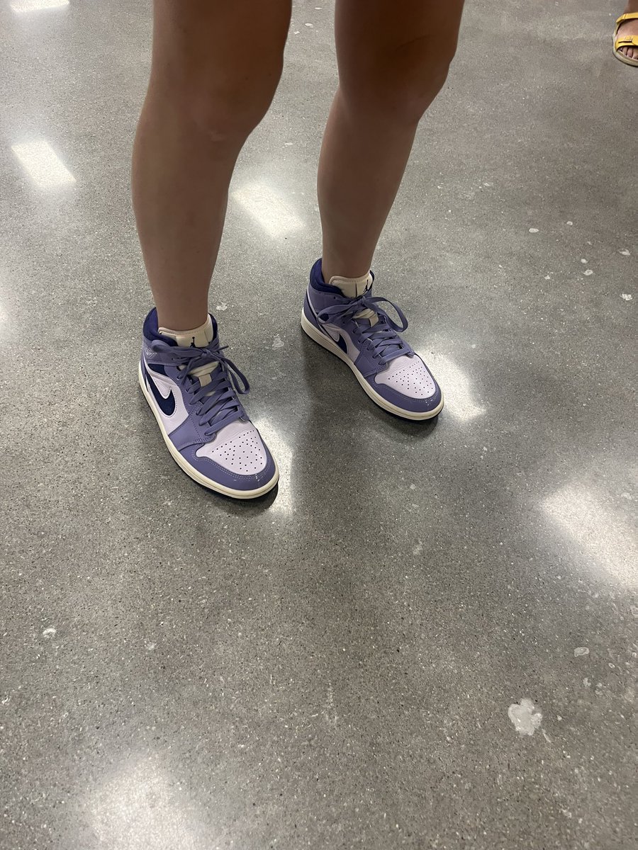 So fun greeting our incoming 6th graders today! So much excitement! And check out B’s shoes!!! @PiperUSD203 #PiperProud 💜🏴‍☠️