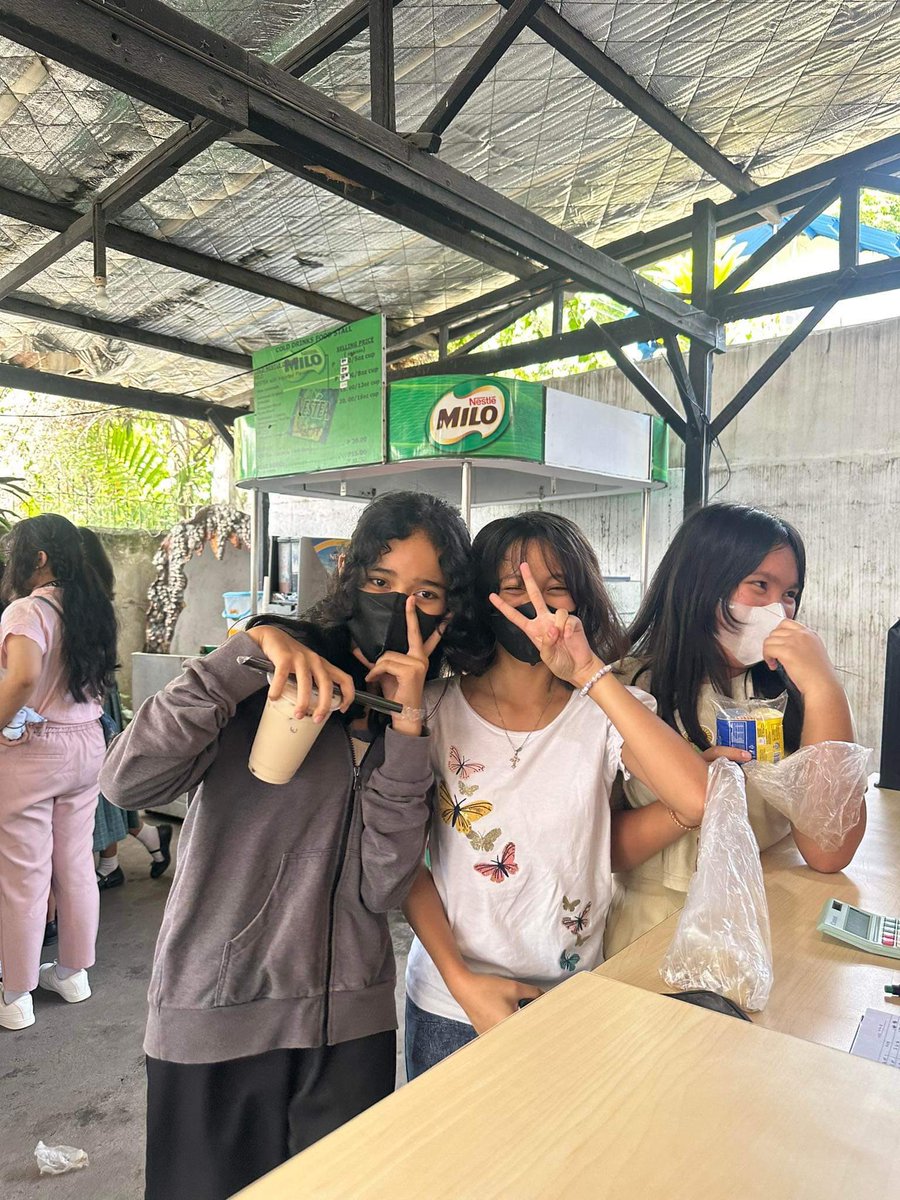 bubbcat's tweet photo. WELCOME BACK TO SCHOOL, BUBBIES! 😻💚🎉

Remember, life is full of possibili-TEAS— 
Let’s make each day memorable, fun and exciting! 
Grab your purr-fect cups!! 😽💕

📍Bubbcat —
Holy Trinity College of GSC

IG: https://t.co/rmVimXgw5K

#backtoschool2023
#yourpurrfectcup https://t.co/6QkX1V9GRe