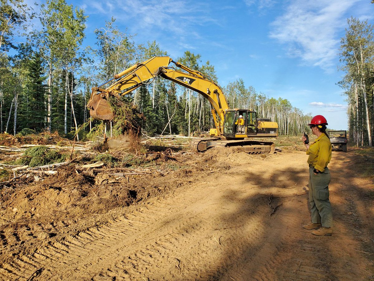 AK_Forestry's tweet photo. #AndersonComplex crews are working to protect structures, allotments while also repairing suppression impacts in areas no longer threatened by fire. https://t.co/rXxPUYru0A #2023AlaskaFireSeason https://t.co/w71sVo9n3j