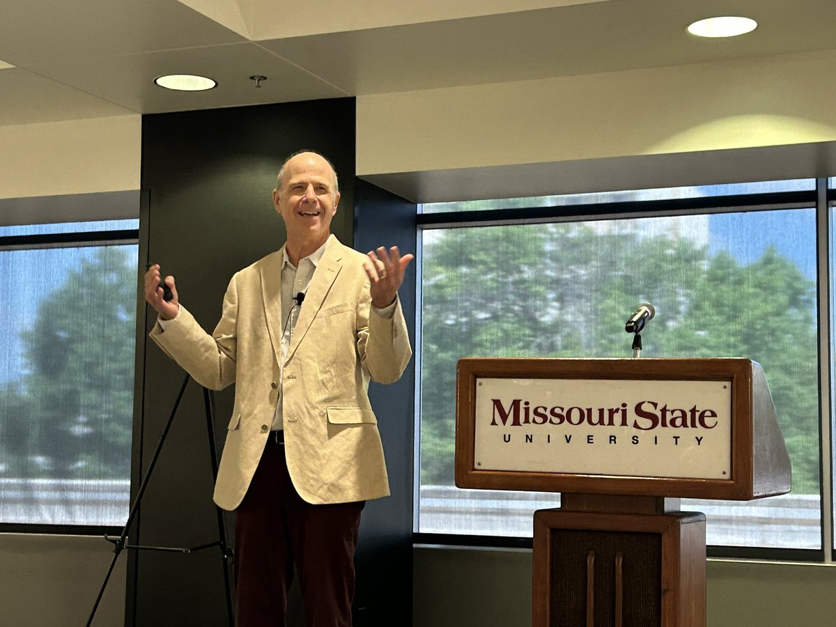 ClifSmart's tweet photo. Big crowd on hand for Dr Jim Lang’s keynote address at our teaching and learning Showcase. @FCTLMSU does a great job helping our faculty excel and hone their craft. I enjoyed his talk too. https://t.co/aP4TiLXktH