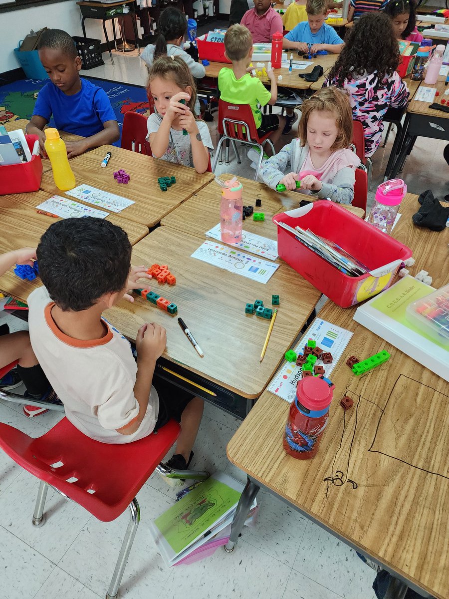 Anderson3rdPES's tweet photo. Working on making combinations of ten!  Students loved manipulating and exploring.  #Andersonfirsties @CogburnWoodsES @ergle_angela  @FultonCoSchools https://t.co/P6irVOmVB6