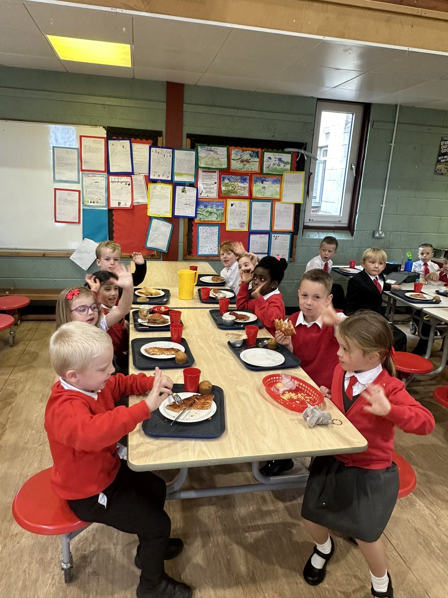 MissBallBPS's tweet photo. After a hard morning we all enjoyed tucking into our lunch. 🍕 🥪😋 @BPS_P1 ❤️🖤 https://t.co/CdHPRtPiAX