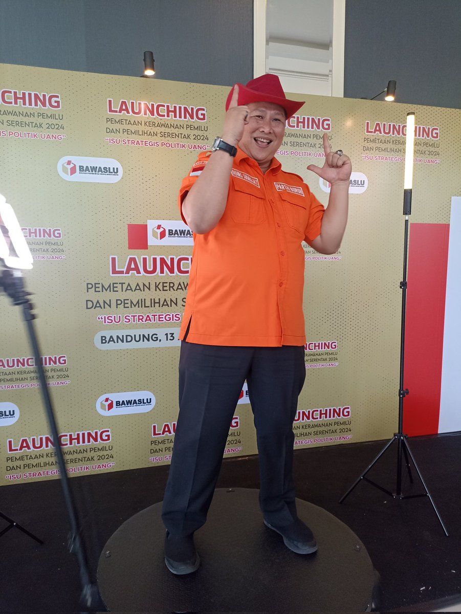 SUDRAJATDIDING's tweet photo. Belajar Jadi Cowboy Seperti Bang Ben Dalam Menyambut Hari Kemerdekaan Republik Indonesia. https://t.co/pEr4sTnIWe