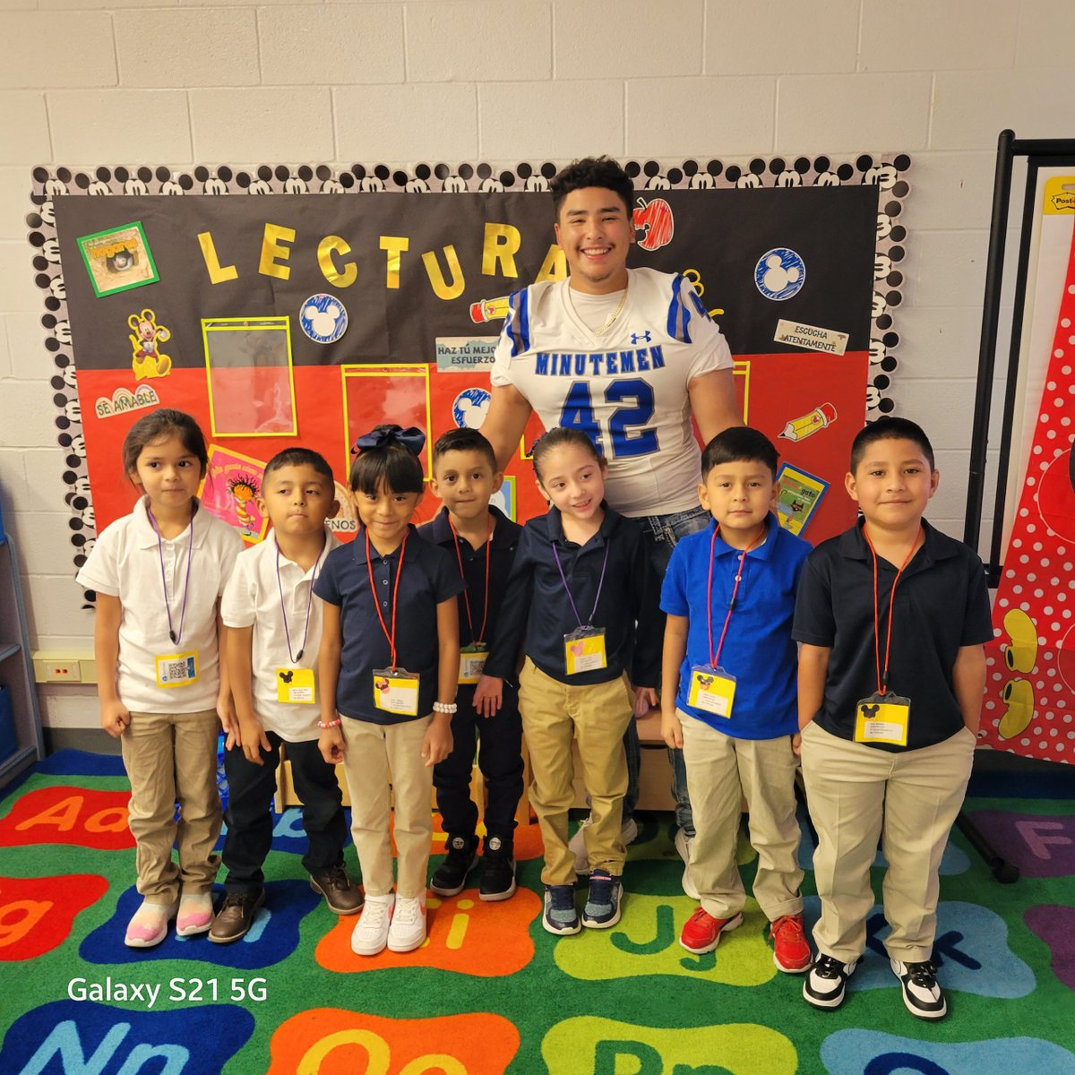 Coach_POrtega's tweet photo. Our @EISDMemorialHS @EISDofSA Senior Football Players had a blast visiting and reading to @HBGElementary students in both English and Spanish. Shout out to Francisco Ontiveros, Jordan Ortega, & Rey Villanueva for their leadership. #RememberThe55 #PlayToWin #ThinkPlayWinBig #FAM https://t.co/LDgR6f4SuL