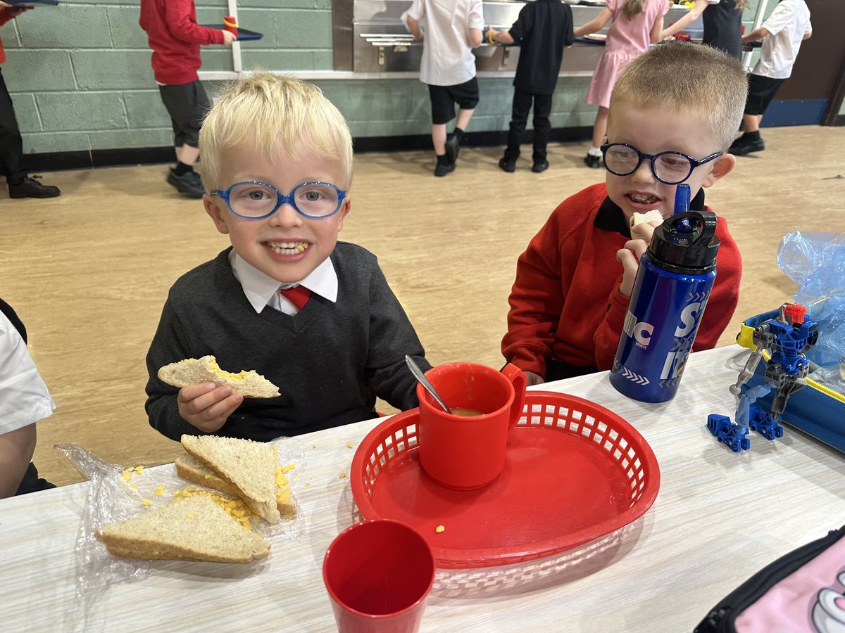 MissBallBPS's tweet photo. After a hard morning we all enjoyed tucking into our lunch. 🍕 🥪😋 @BPS_P1 ❤️🖤 https://t.co/RDchiKIfq5
