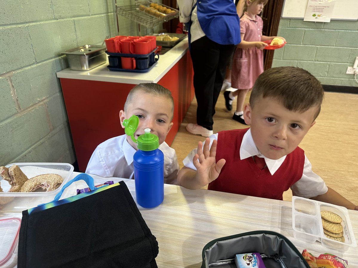 MissBallBPS's tweet photo. After a hard morning we all enjoyed tucking into our lunch. 🍕 🥪😋 @BPS_P1 ❤️🖤 https://t.co/RDchiKIfq5