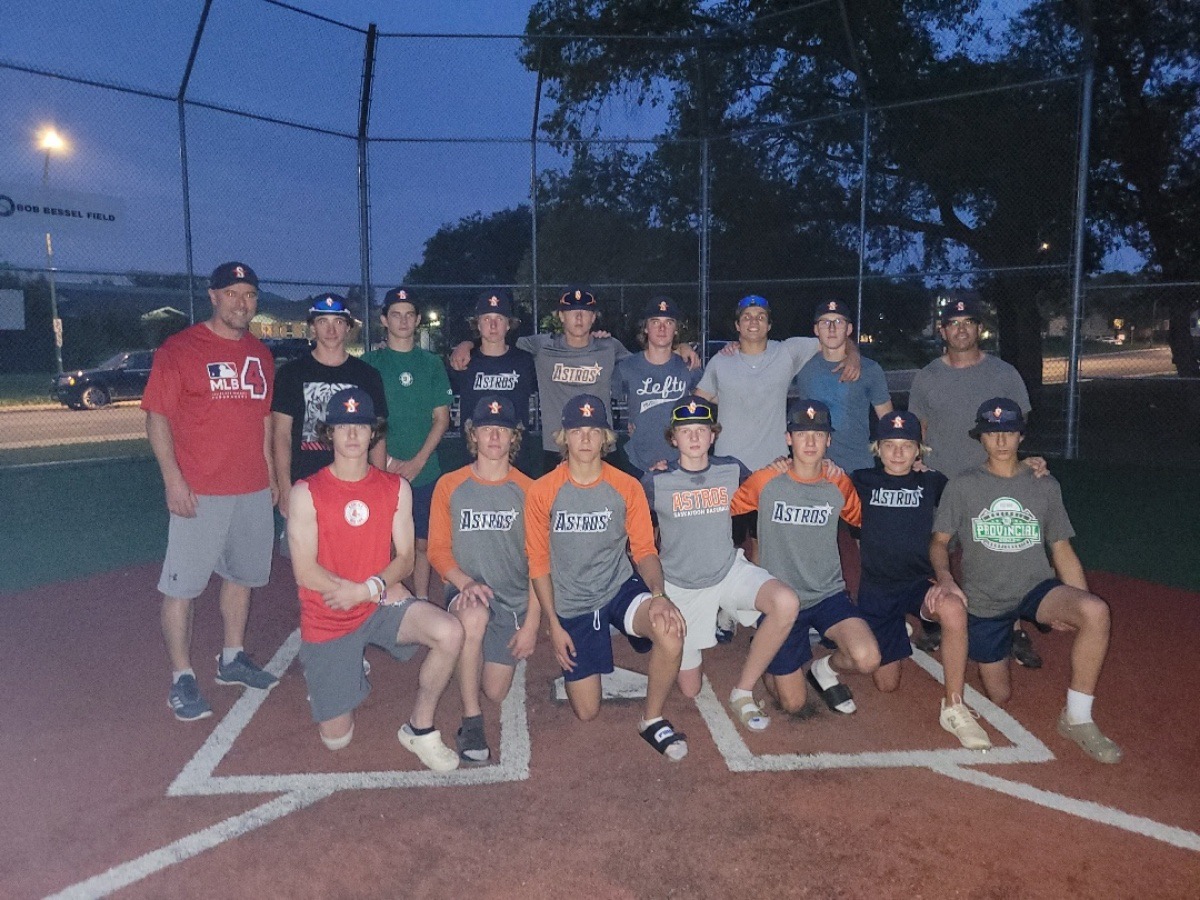 AaaAstros's tweet photo. Had our last practice before Westerns last night under the lights.  Head out to Chilliwack today! https://t.co/mstiD2nfo3