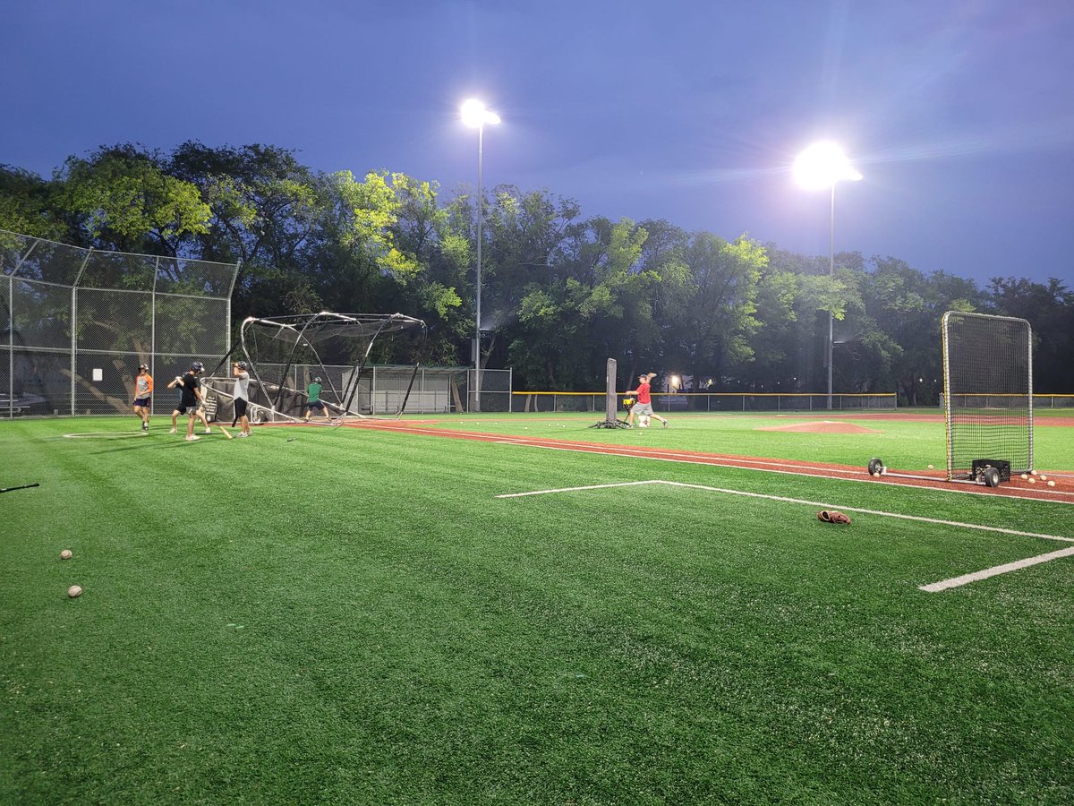 AaaAstros's tweet photo. Had our last practice before Westerns last night under the lights.  Head out to Chilliwack today! https://t.co/mstiD2nfo3