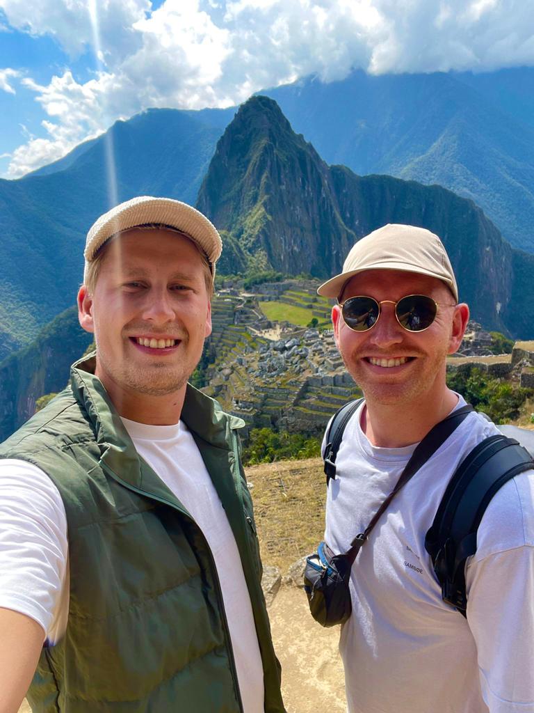 Promperu's tweet photo. ¡Quedaron fascinados con la cultura peruana! 🙌🇵🇪
Los influencers neerlandeses Sjoerd Bracké (@sjoerdbracke) y Cuno de Bruin (@CunodeBruin) estuvieron en nuestro país y recorrieron los bellos atractivos turísticos de Lima, Arequipa y Cusco.
#VisitArequipa #VisitCusco #VisitLima https://t.co/oZSrotL3gg