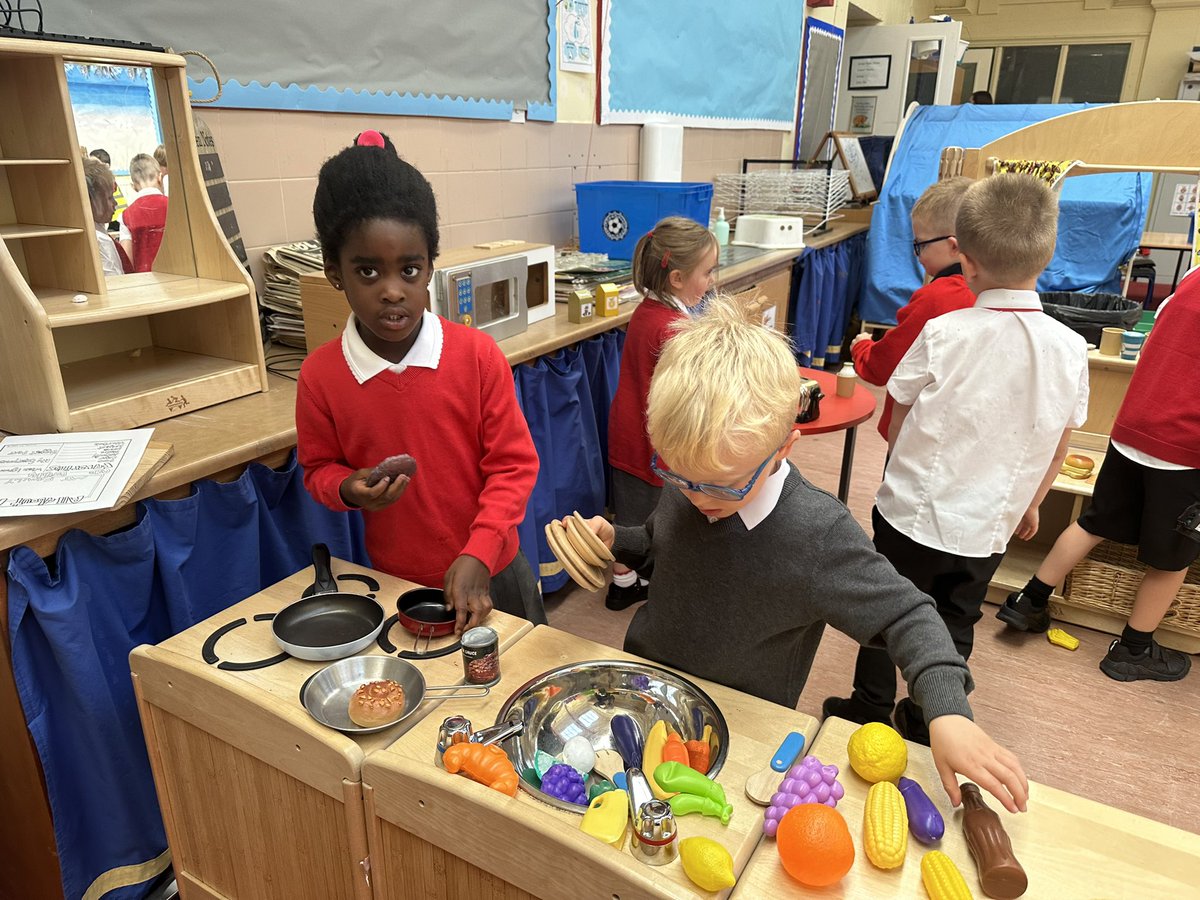 MissBallBPS's tweet photo. A successful afternoon exploring the open area with Primary 2. @BPS_P1 ❤️🖤 https://t.co/cnLtamiZjM