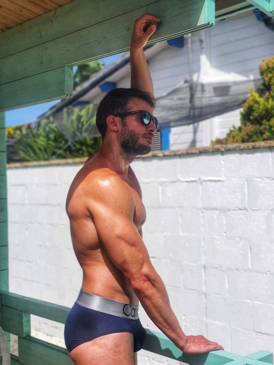 adoptaunboys's tweet photo. En Verano no puede faltar arena y playa https://t.co/WV8wiJlZMw
