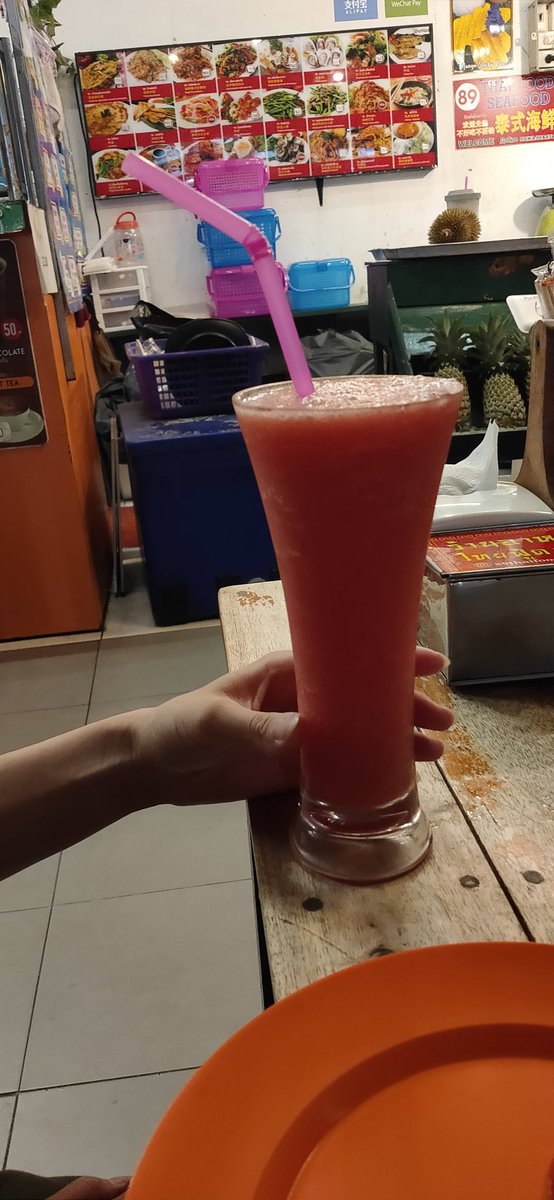 32yuio's tweet photo. 一昨日プーケット戻った🥹バンコクつまらなすぎてプーケットやっぱりサイコウだ🏖️着いてすぐご飯食べて足マッサー🦶次の日はベトナムでできなかった大量の洗濯物を担いでバイク乗ってランドリーへ🧺安定の食堂とカフェでランチしながら待った🌈ゆうくんが宝くじを書いたくて買ってみた🤣雨季雨だな〜🌦️ https://t.co/pKBDGBzpfr