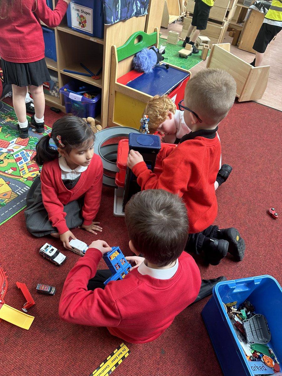 MissBallBPS's tweet photo. A successful afternoon exploring the open area with Primary 2. @BPS_P1 ❤️🖤 https://t.co/ur9MLbDdKd