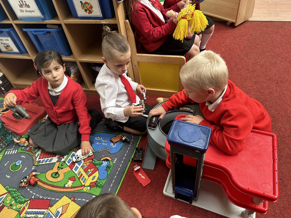 MissBallBPS's tweet photo. A successful afternoon exploring the open area with Primary 2. @BPS_P1 ❤️🖤 https://t.co/ur9MLbDdKd